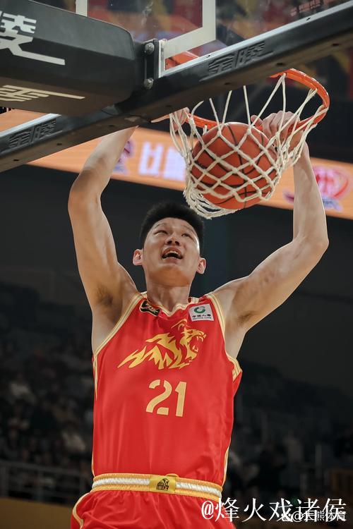 威尔斯空接暴扣,辽宁大比分领先广厦 威尔斯空接暴扣,辽宁大比分领先广厦