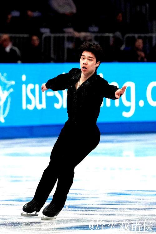 中国双人滑勇夺总成绩第一 锁定米兰冬奥会参赛资格