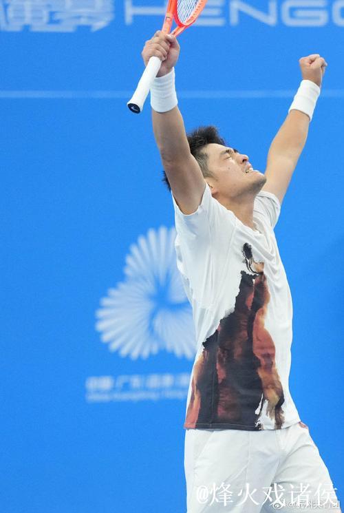 吴易昺2-1击败商竣程 首次闯入全运会网球男单决赛并夺冠